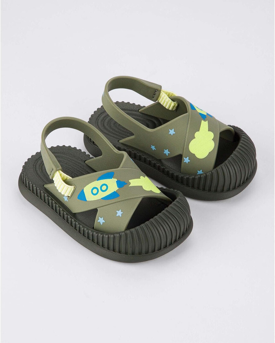 sandali ipanema cute baby - sandali morbidi e leggeri per bambini con puntale protettivo cinturino elastico posteriore stampe carine unisex facili da indossare e togliere facili da pulire pvc resistente allacqua verdegiallo taglia 7 abbigliamento scarpe e gioielli