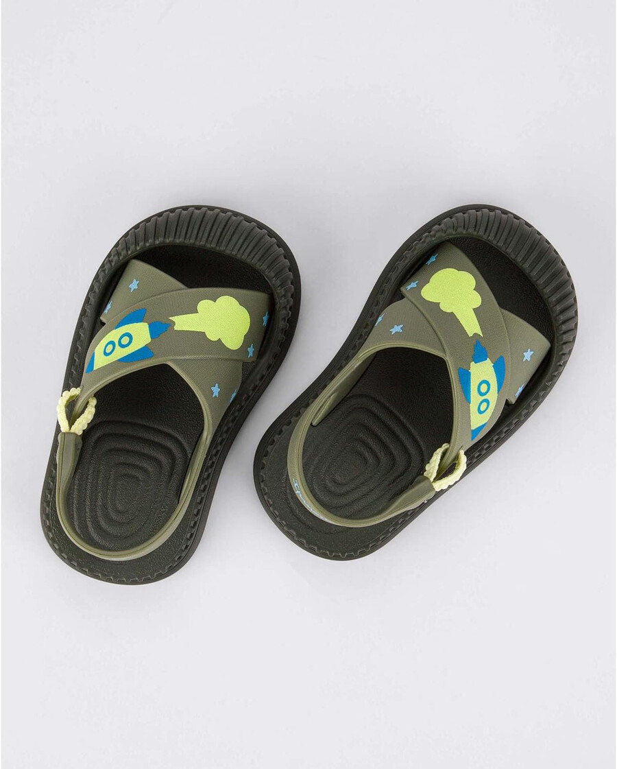 sandali ipanema cute baby - sandali morbidi e leggeri per bambini con puntale protettivo cinturino elastico posteriore stampe carine unisex facili da indossare e togliere facili da pulire pvc resistente allacqua verdegiallo taglia 7 abbigliamento scarpe e gioielli